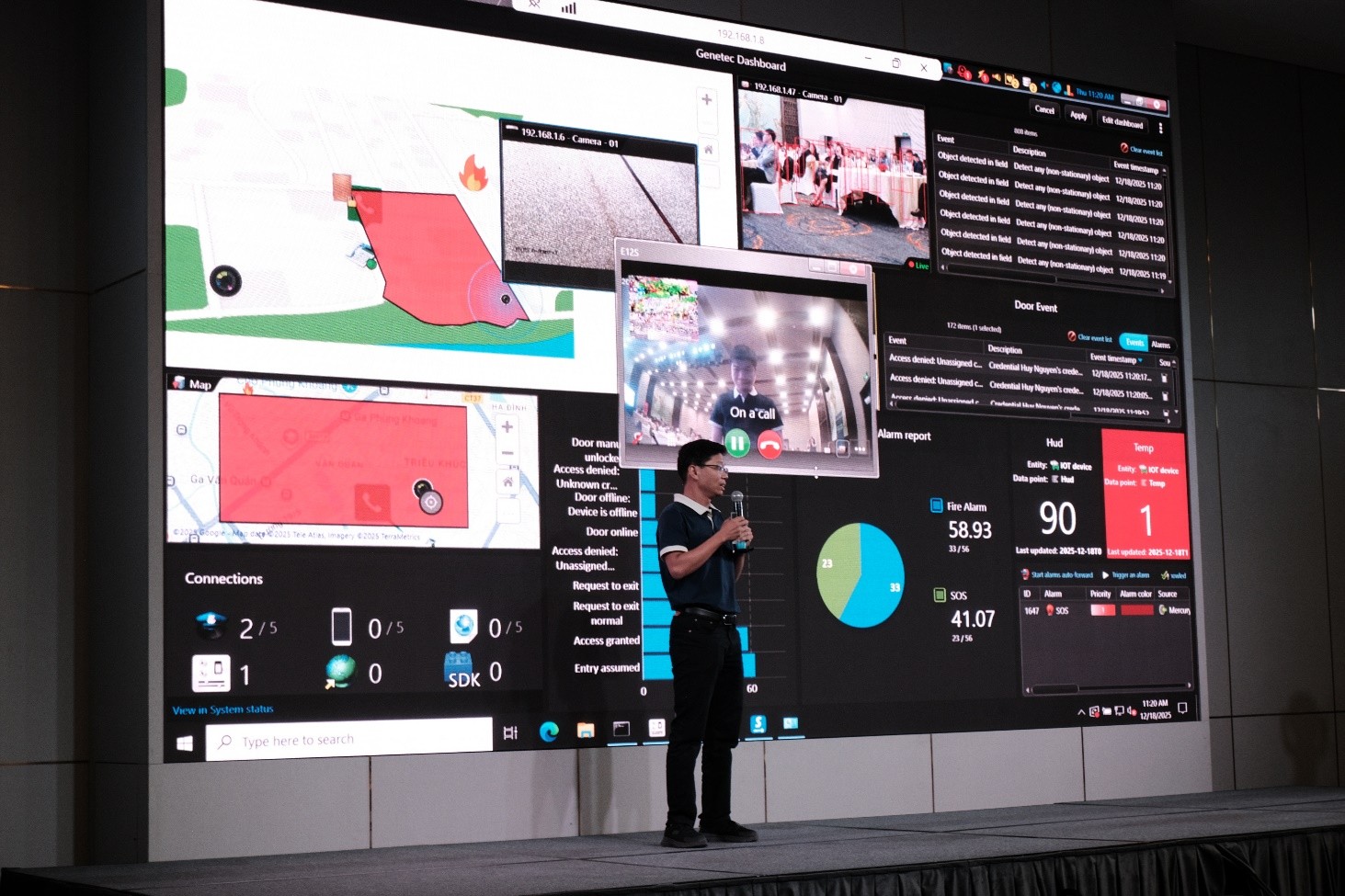 Các kỹ sư của SMT Technology thực hiện Showcase tại sự kiện